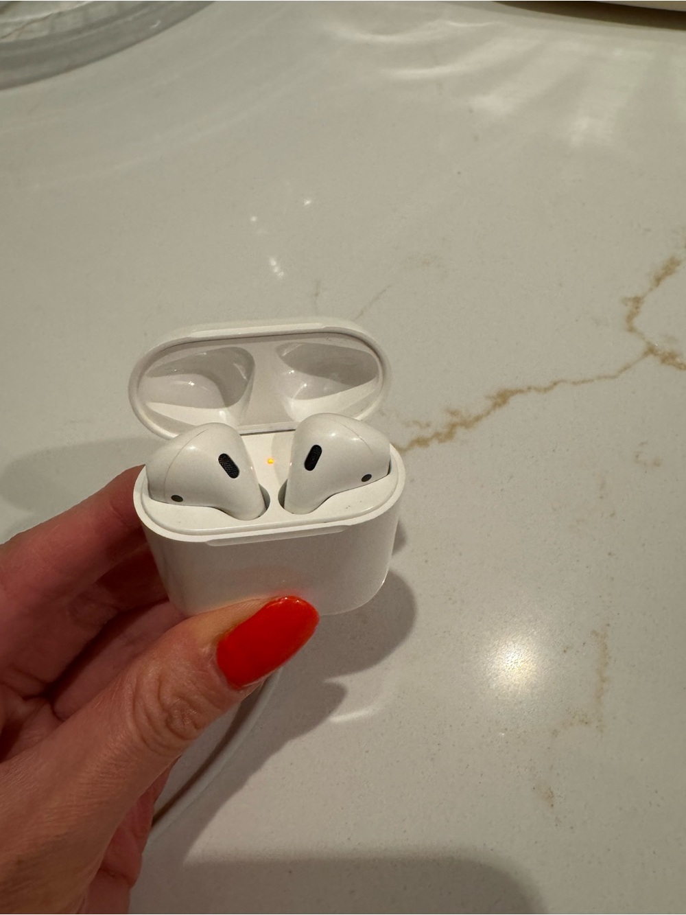Apple AirPods 1st Generation White Wireless Earbuds with Charging Case, NO Cord.